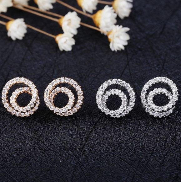 NEW 18k Gold Diamond Swirl Circle Twist Earrings - Picture 2 of 5